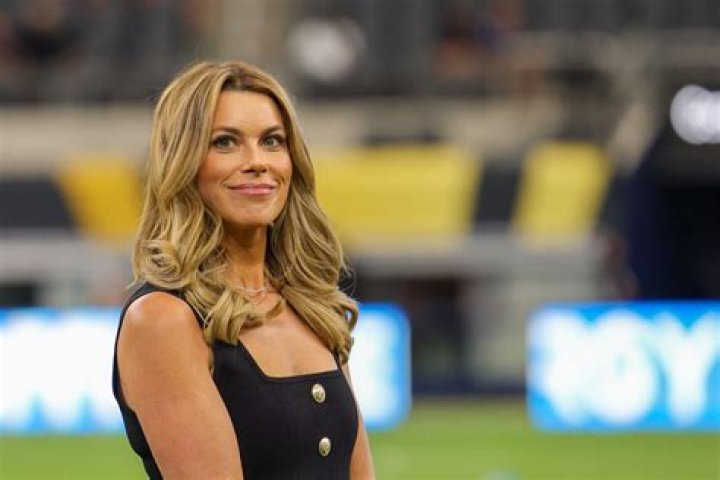 Meet Kristina Pink-Fox Sports Sideline Reporter who can be seen on Thursday Night Football! ·